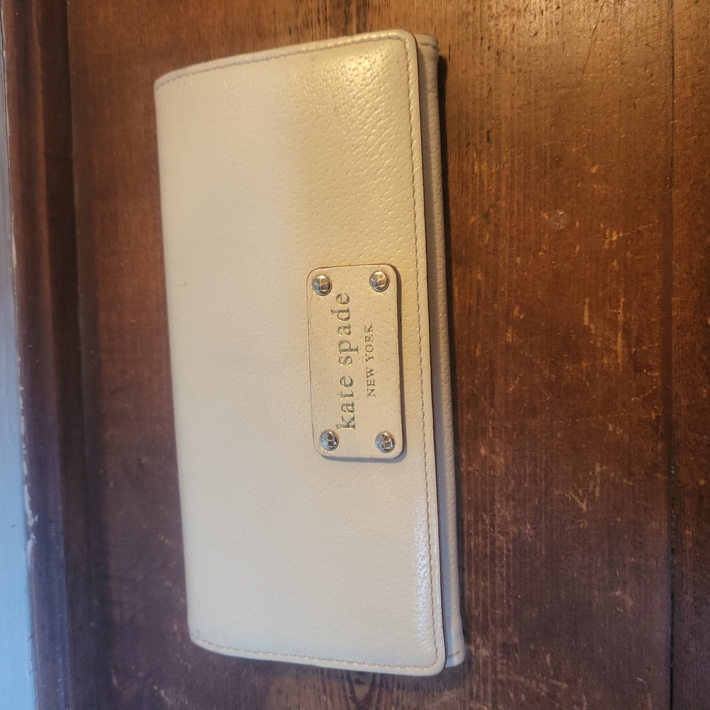 AUTHENTIC kATE SPADE  WALLET